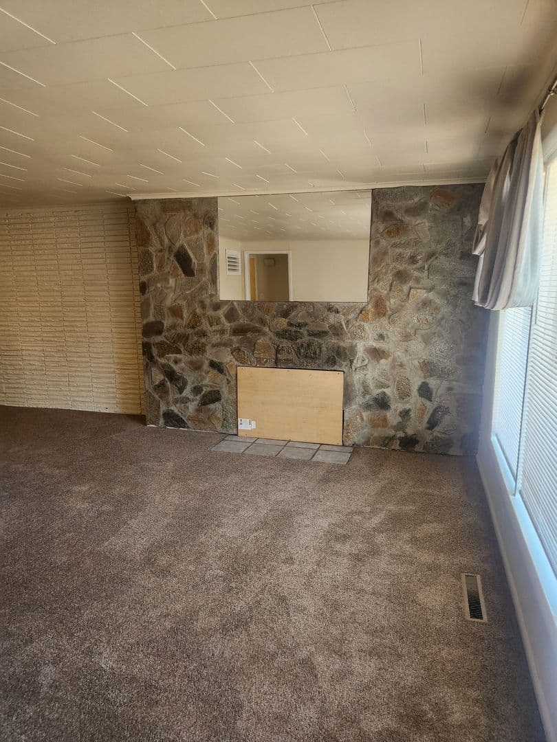 Mount Vernon Apartment: 1020 S 16th St