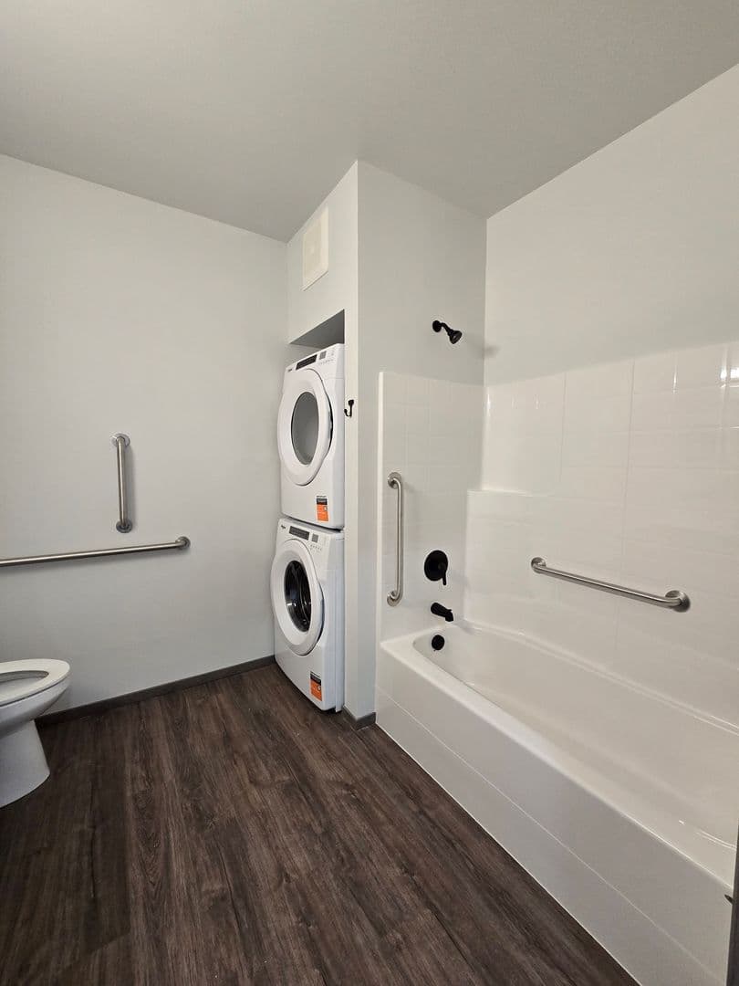 Mount Vernon Apartment: 1600 JJ Place