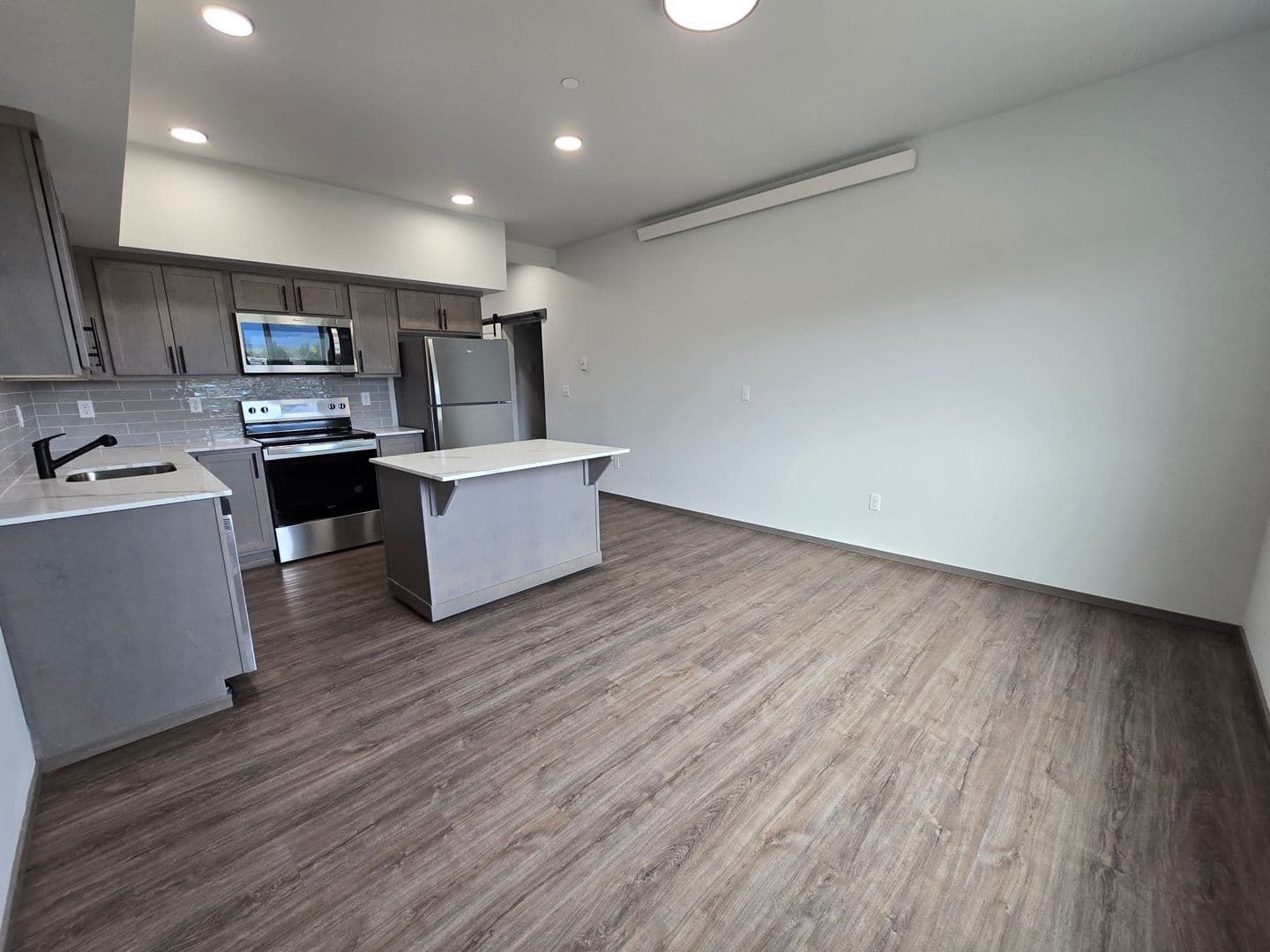Mount Vernon Apartment: 1600 JJ Place