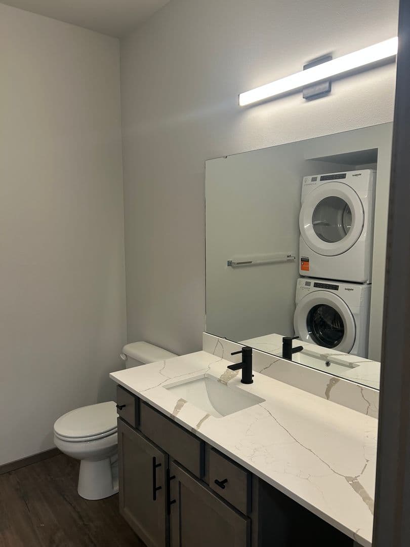 Mount Vernon Apartment: 1600 JJ Place