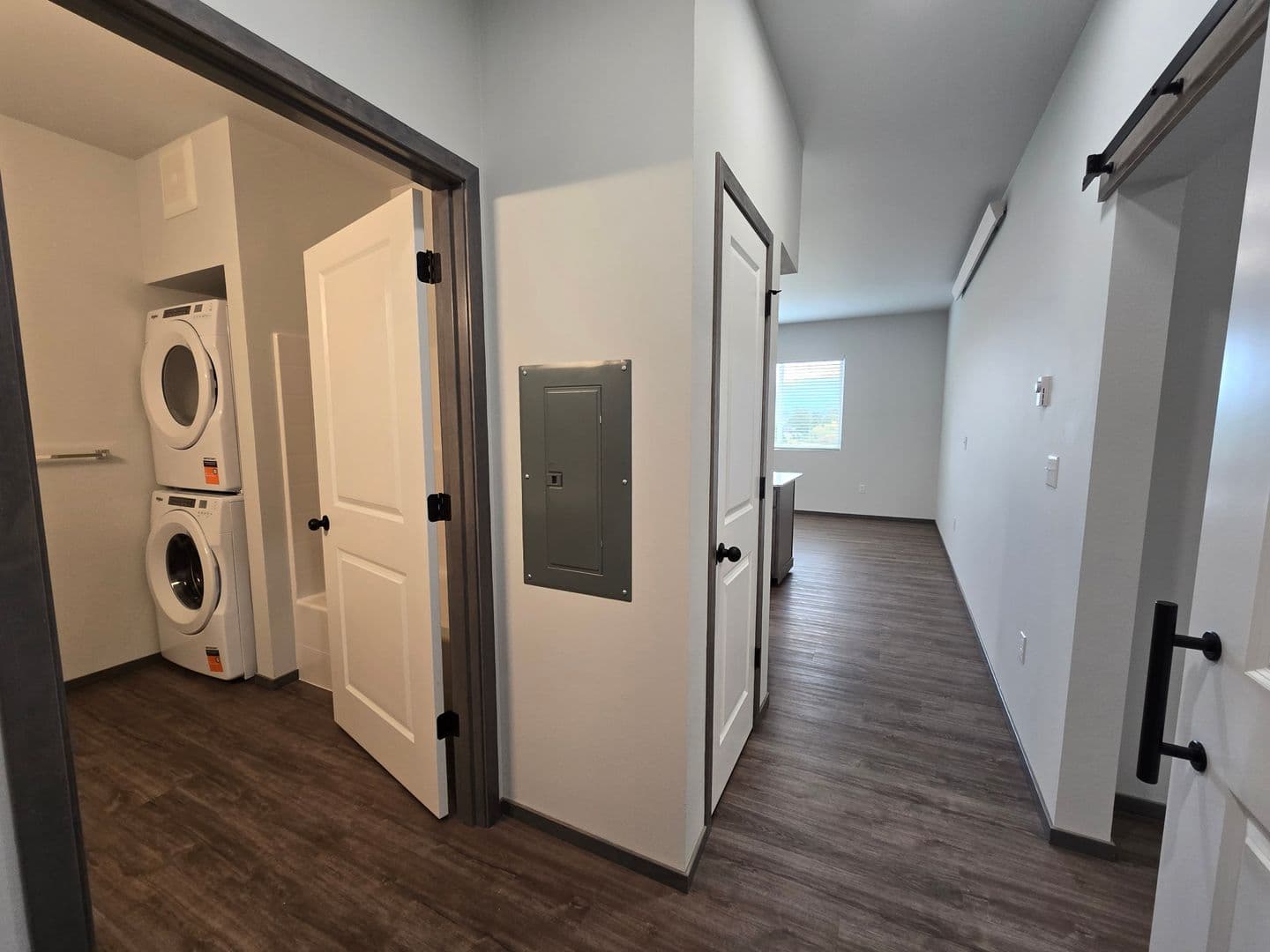 Mount Vernon Apartment: 1600 JJ Place