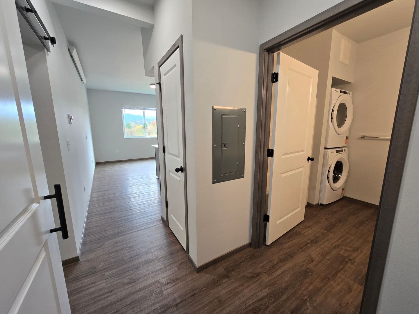 Mount Vernon Apartment: 1600 JJ Place