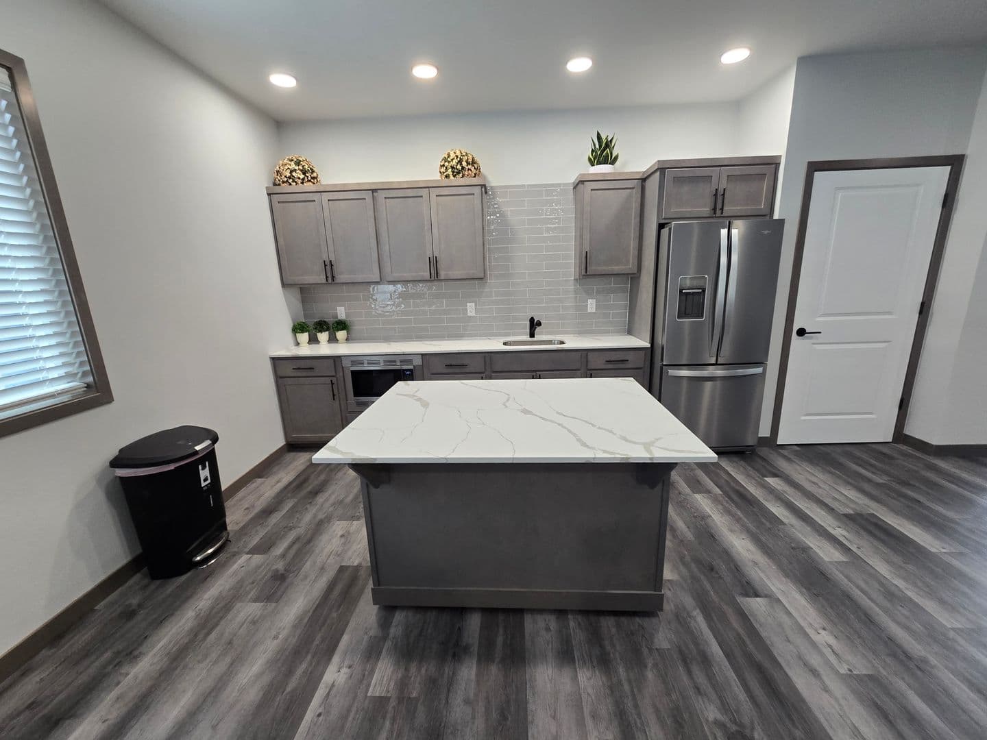 Mount Vernon Apartment: 1600 JJ Place