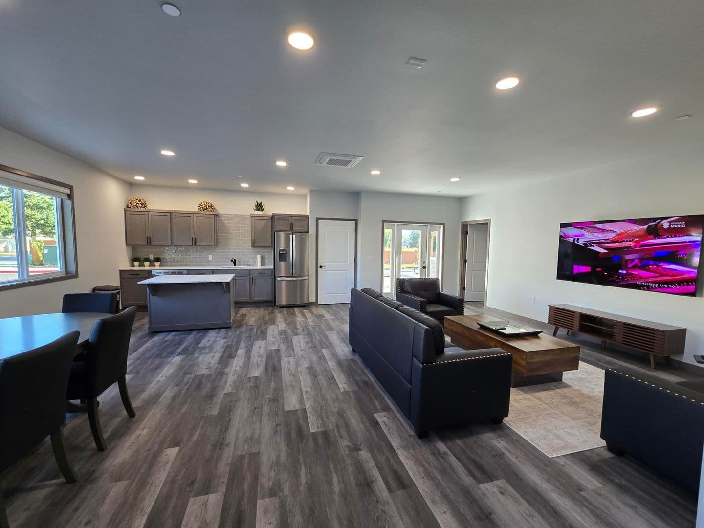 Mount Vernon Apartment: 1600 JJ Place