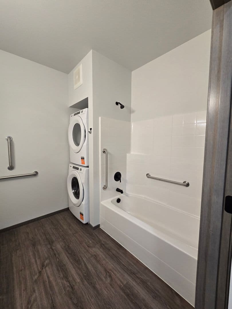 Mount Vernon Apartment: 1600 JJ Place