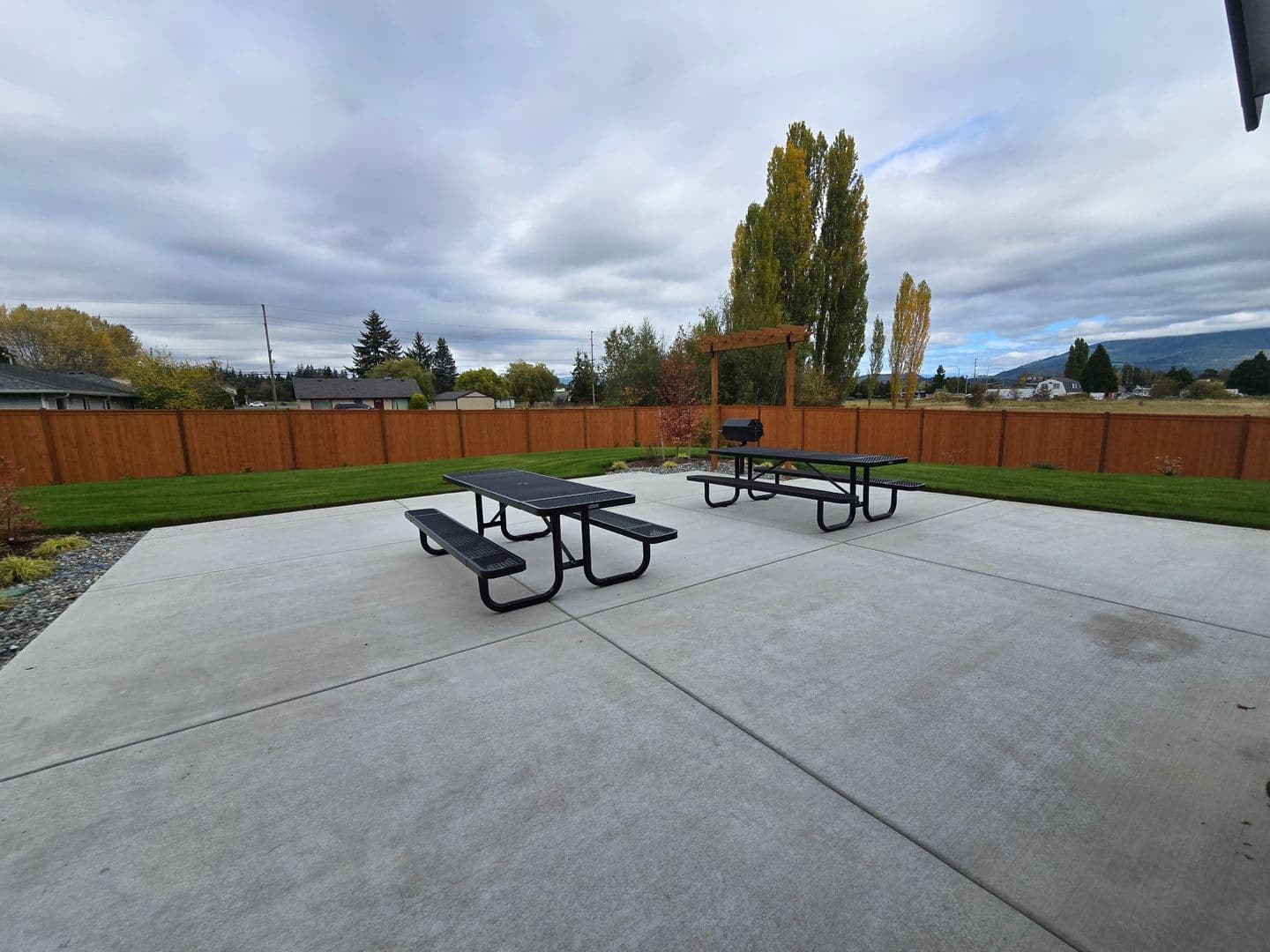 Mount Vernon Apartment: 1600 JJ Place