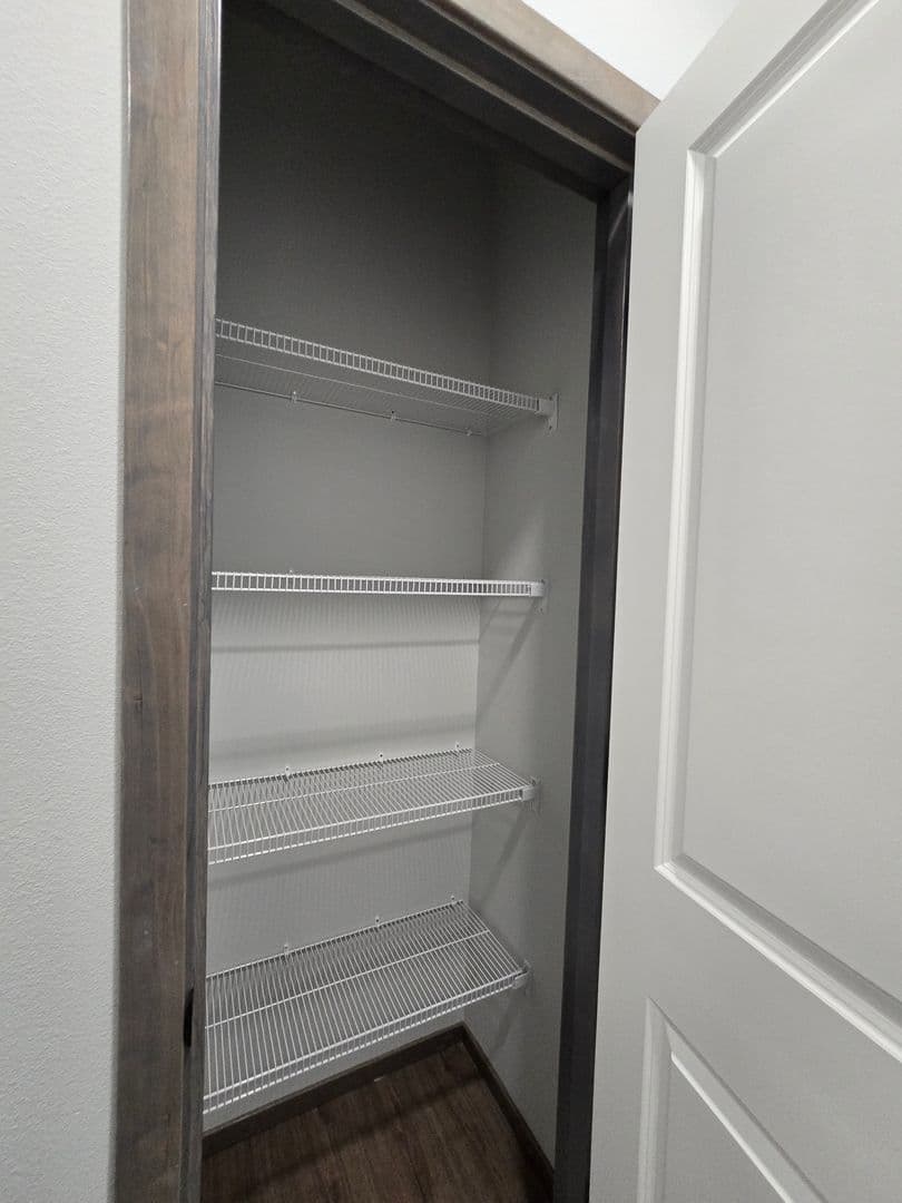 Mount Vernon Apartment: 1600 JJ Place