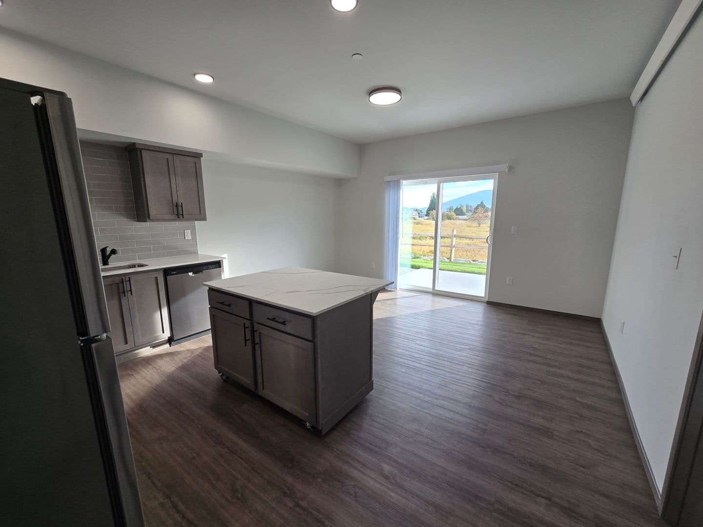 Mount Vernon Apartment: 1600 JJ Place