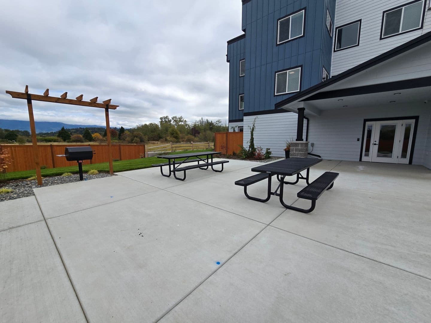 Mount Vernon Apartment: 1600 JJ Place