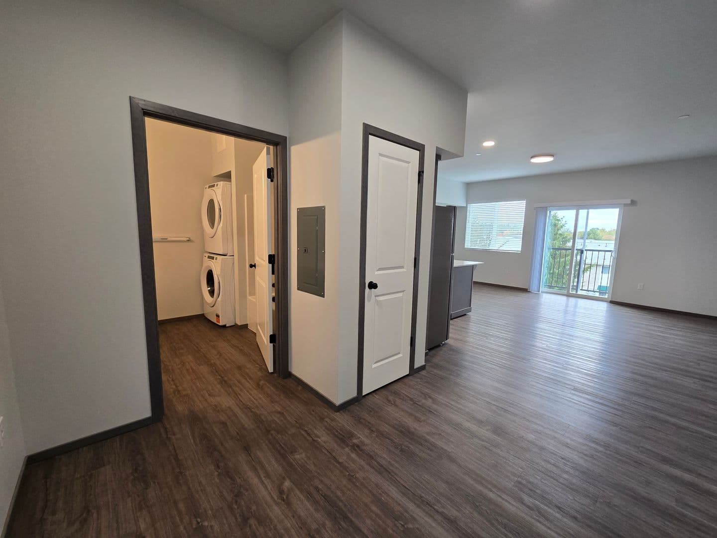 Mount Vernon Apartment: 1600 JJ Place