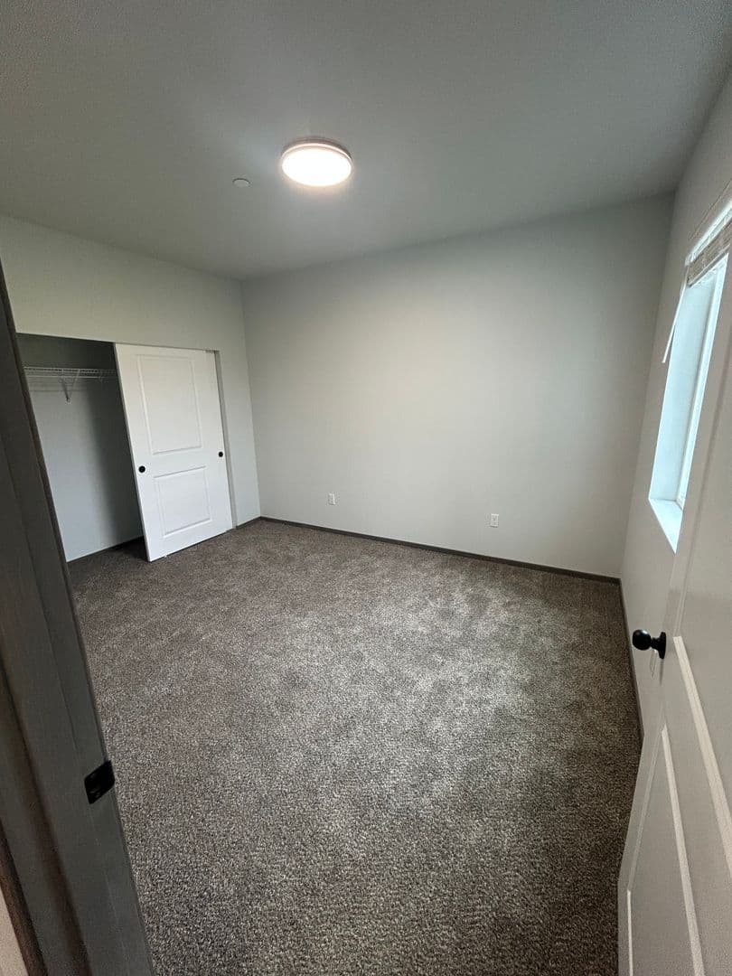 Mount Vernon Apartment: 1600 JJ Place