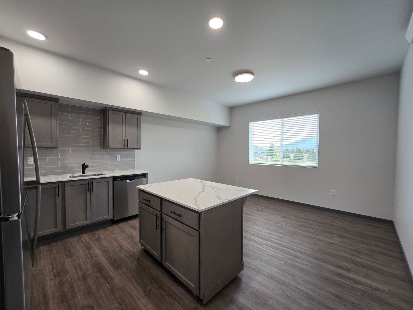 Mount Vernon Apartment: 1600 JJ Place