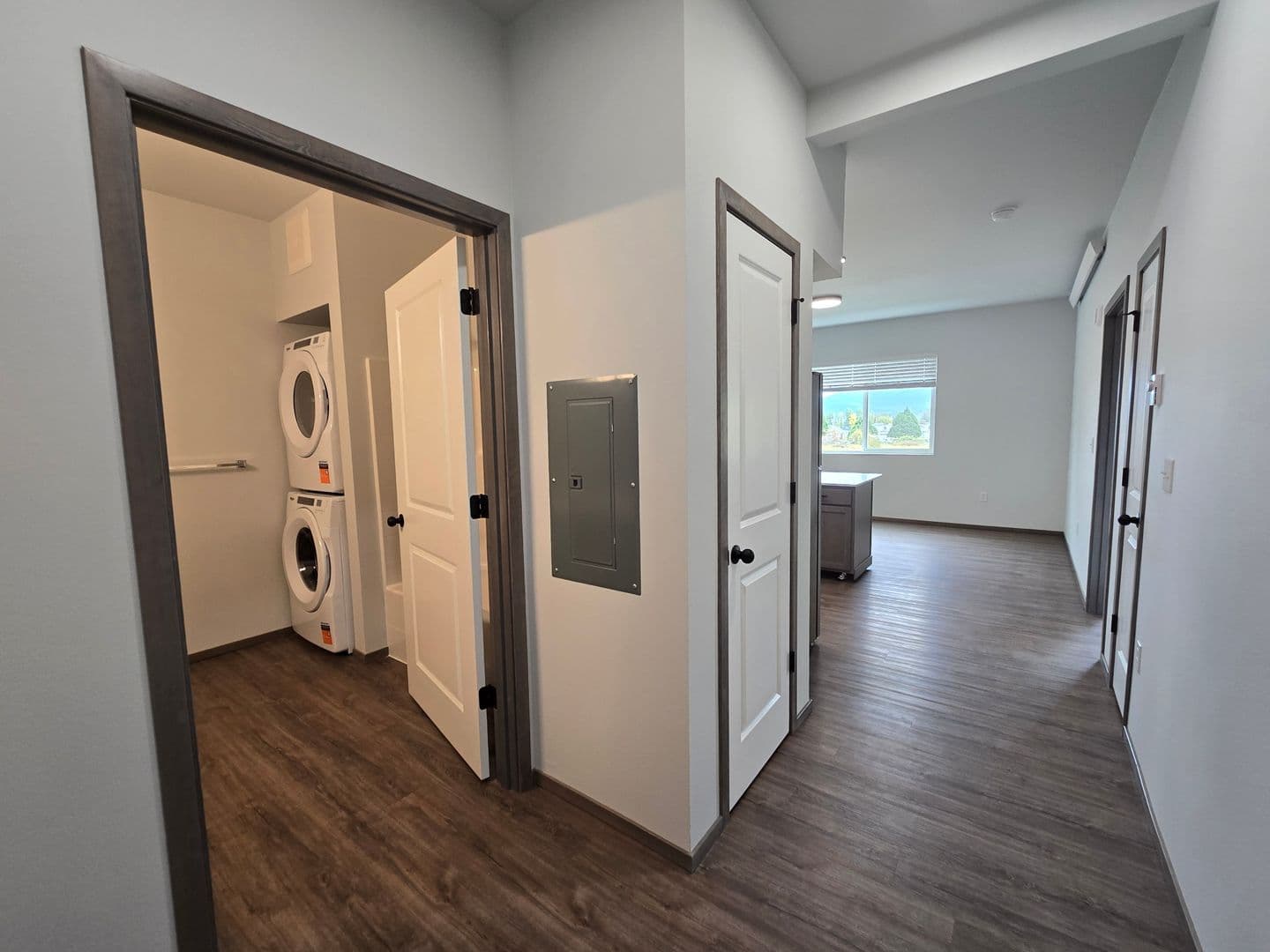 Mount Vernon Apartment: 1600 JJ Place