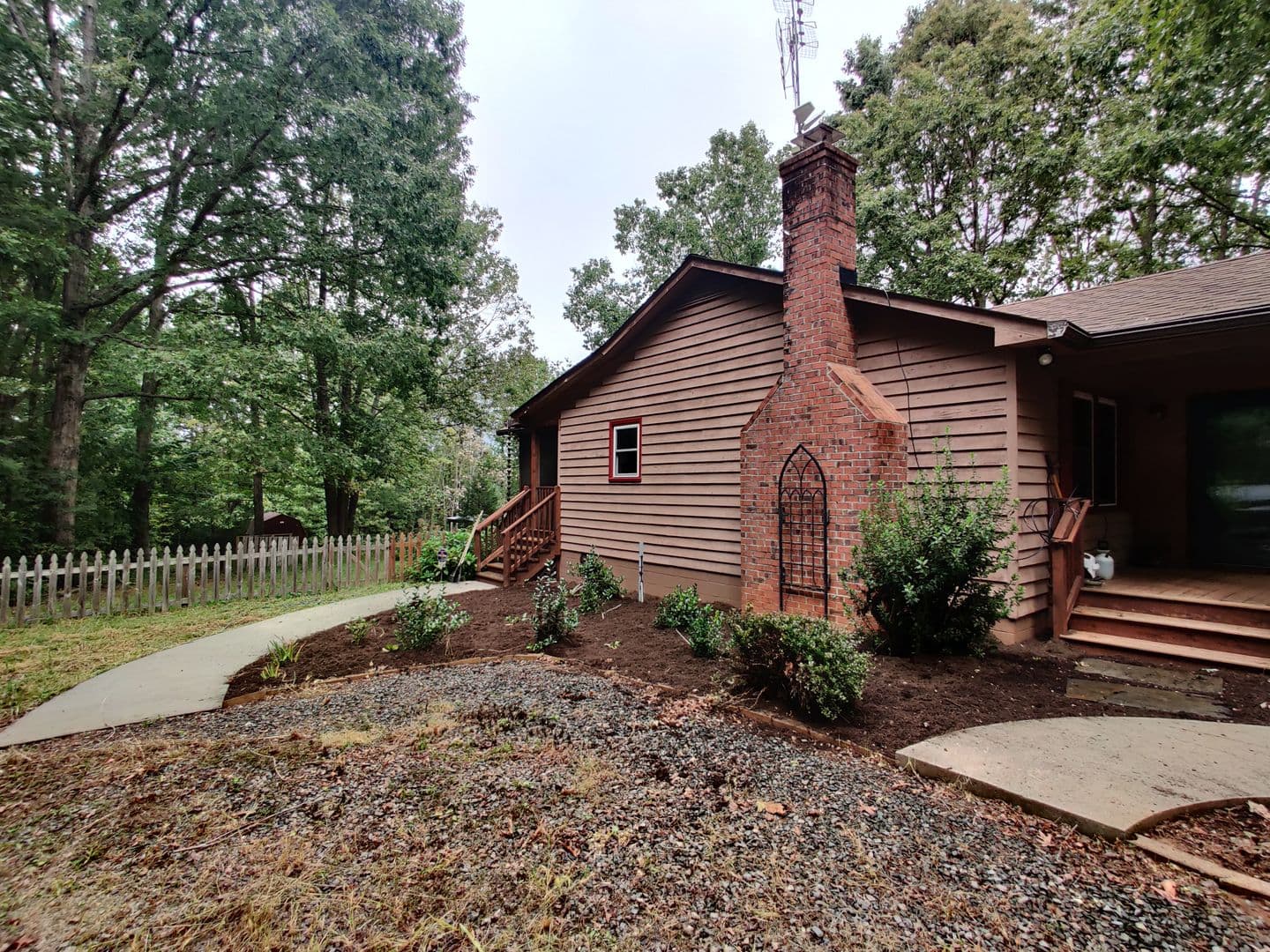 Louisa House: 4694 Walton Rd