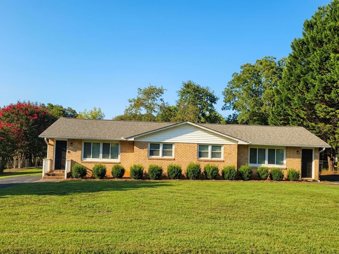 Pelzer Apartment: 6 Hoyt Street