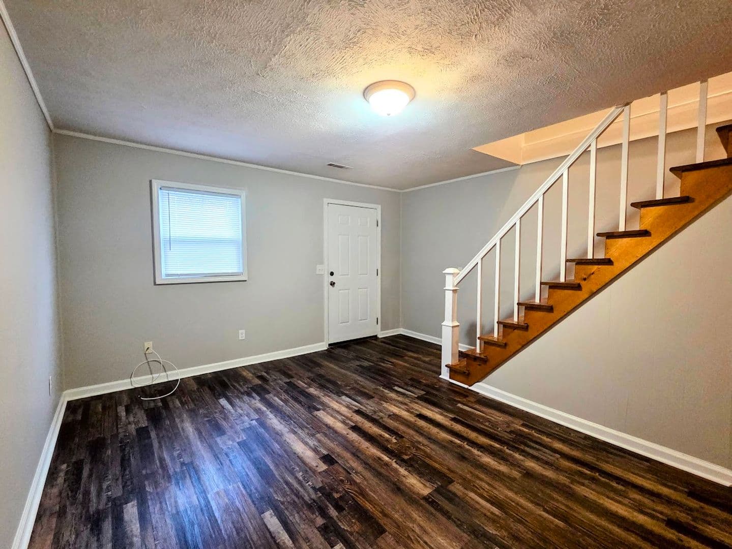 Easley Apartment: 409 Barton Street
