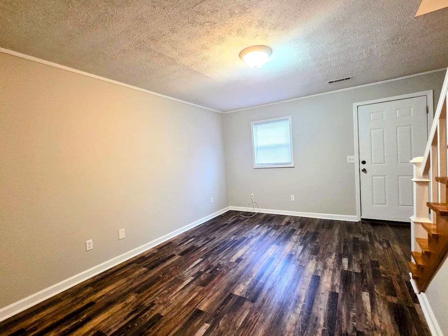 Easley Apartment: 409 Barton Street