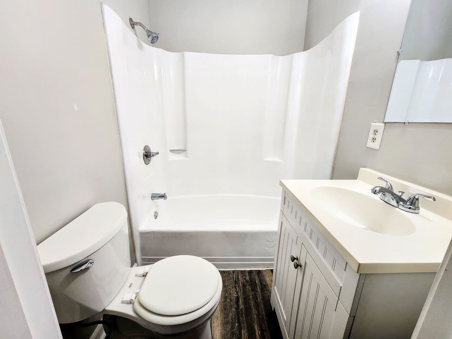 Easley Apartment: 409 Barton Street