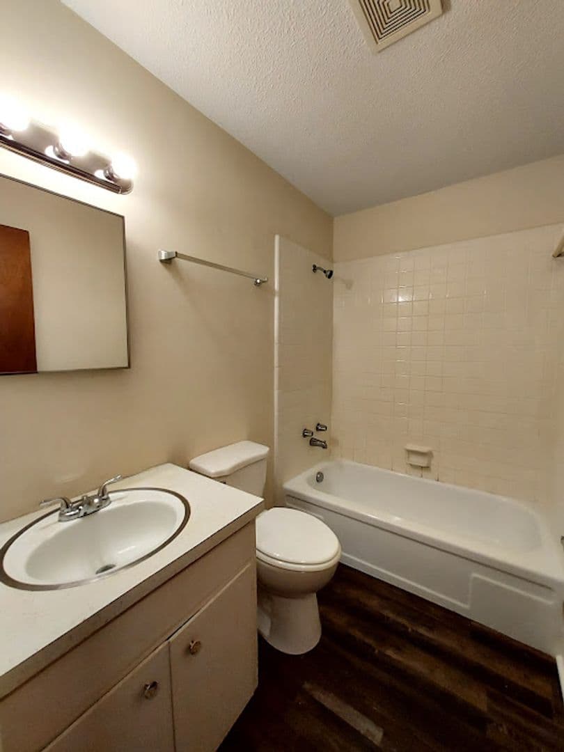 Easley Apartment: S D St