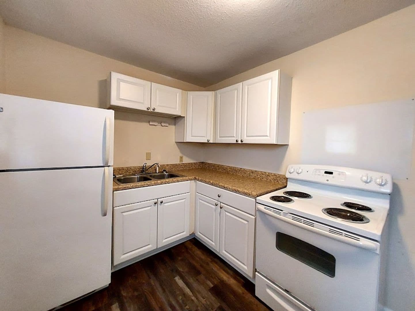 Easley Apartment: S D St