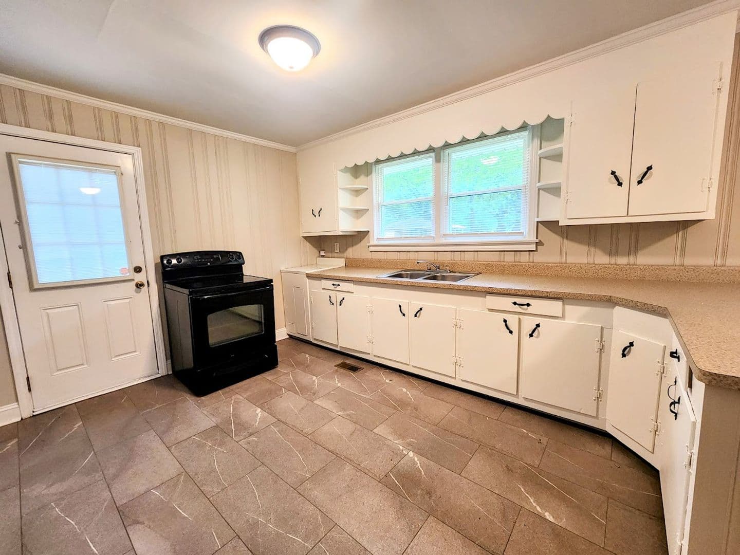 West Pelzer House: 14 Stephanie Drive