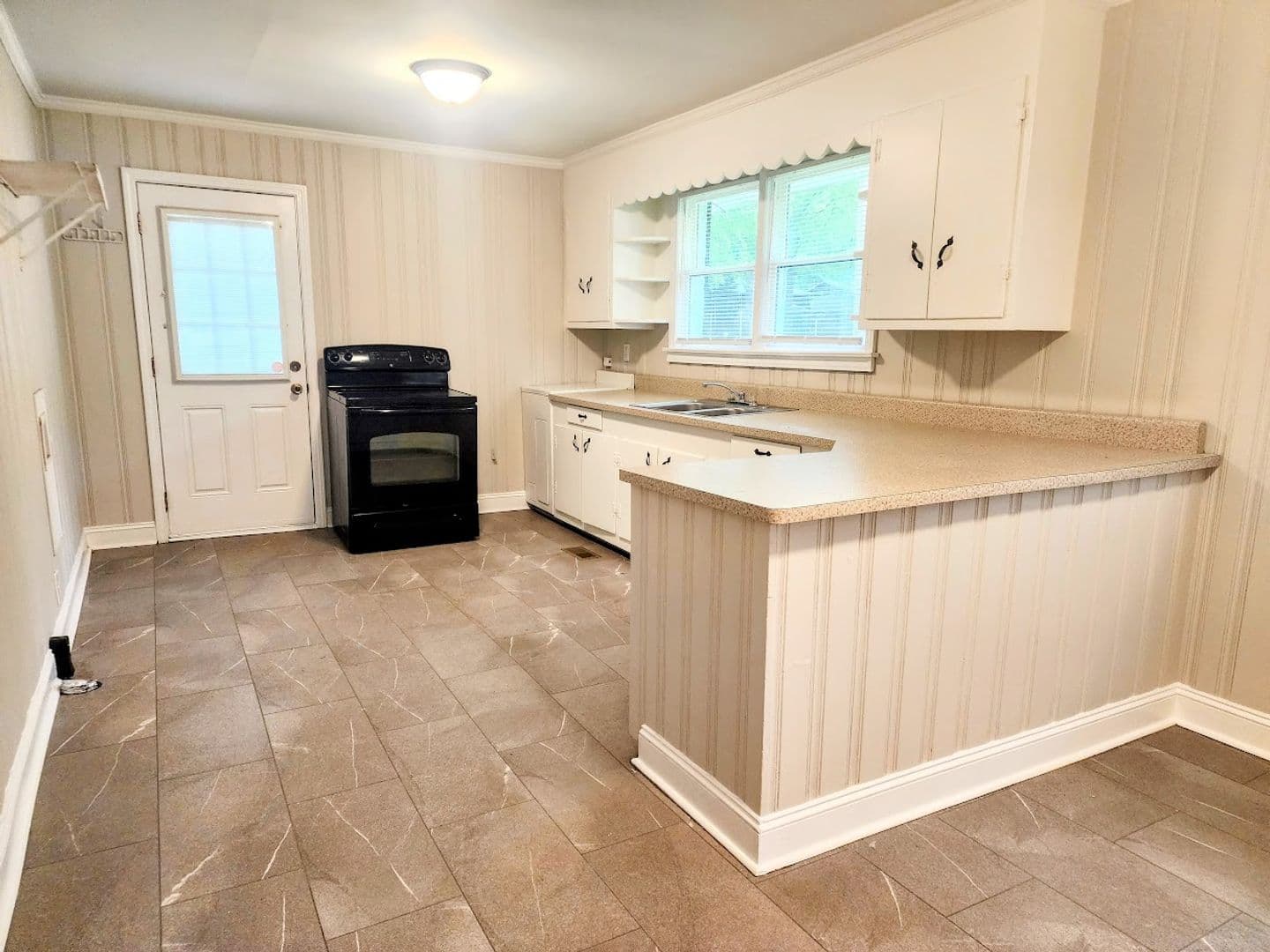 West Pelzer House: 14 Stephanie Drive