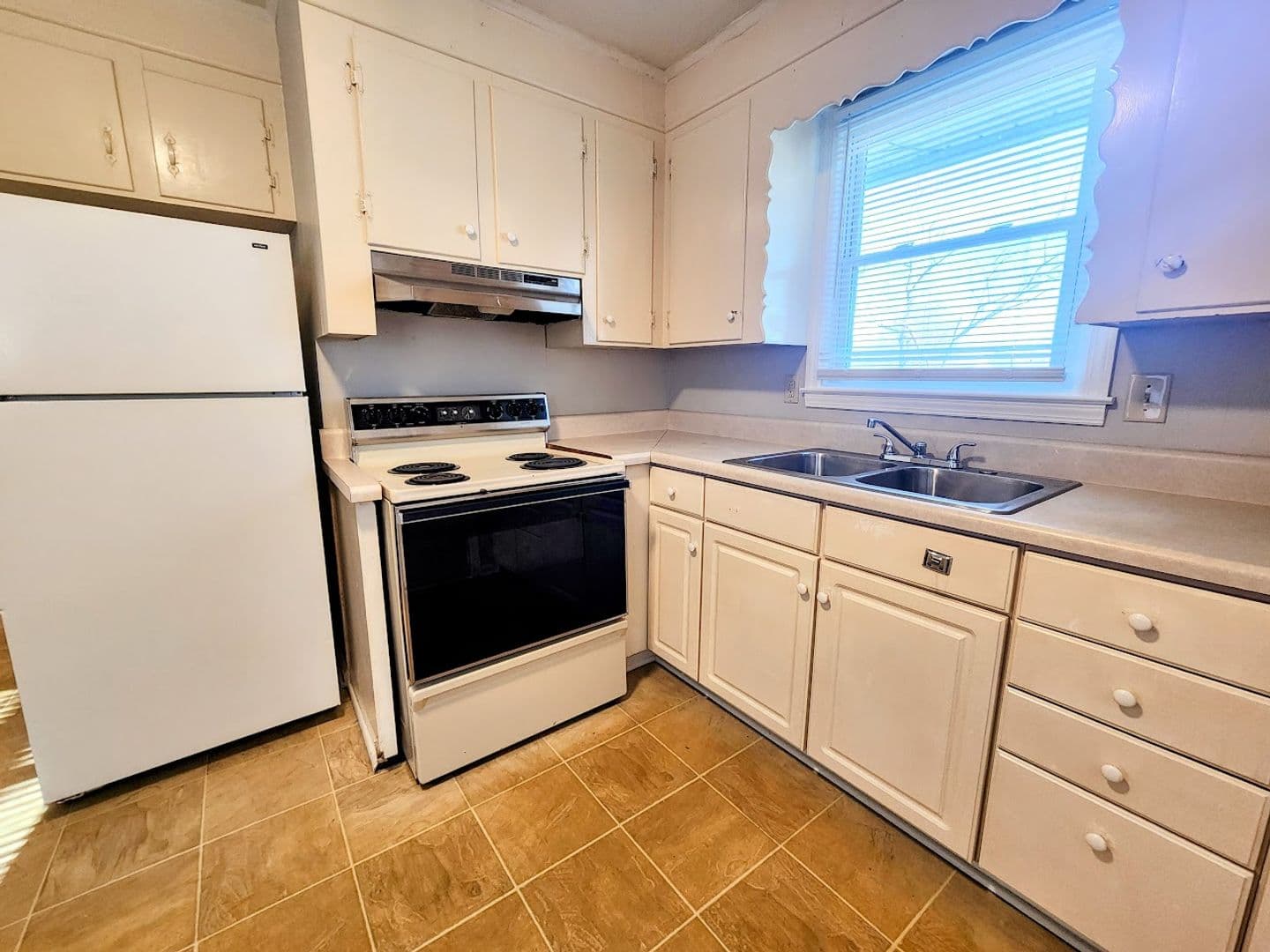 Pelzer Apartment: 6 Hoyt Street