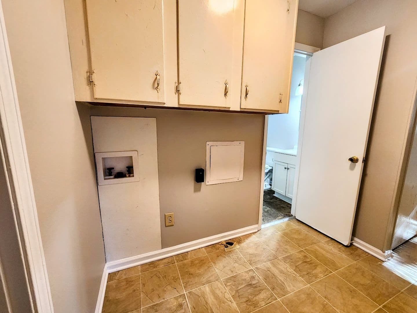 Pelzer Apartment: 6 Hoyt Street