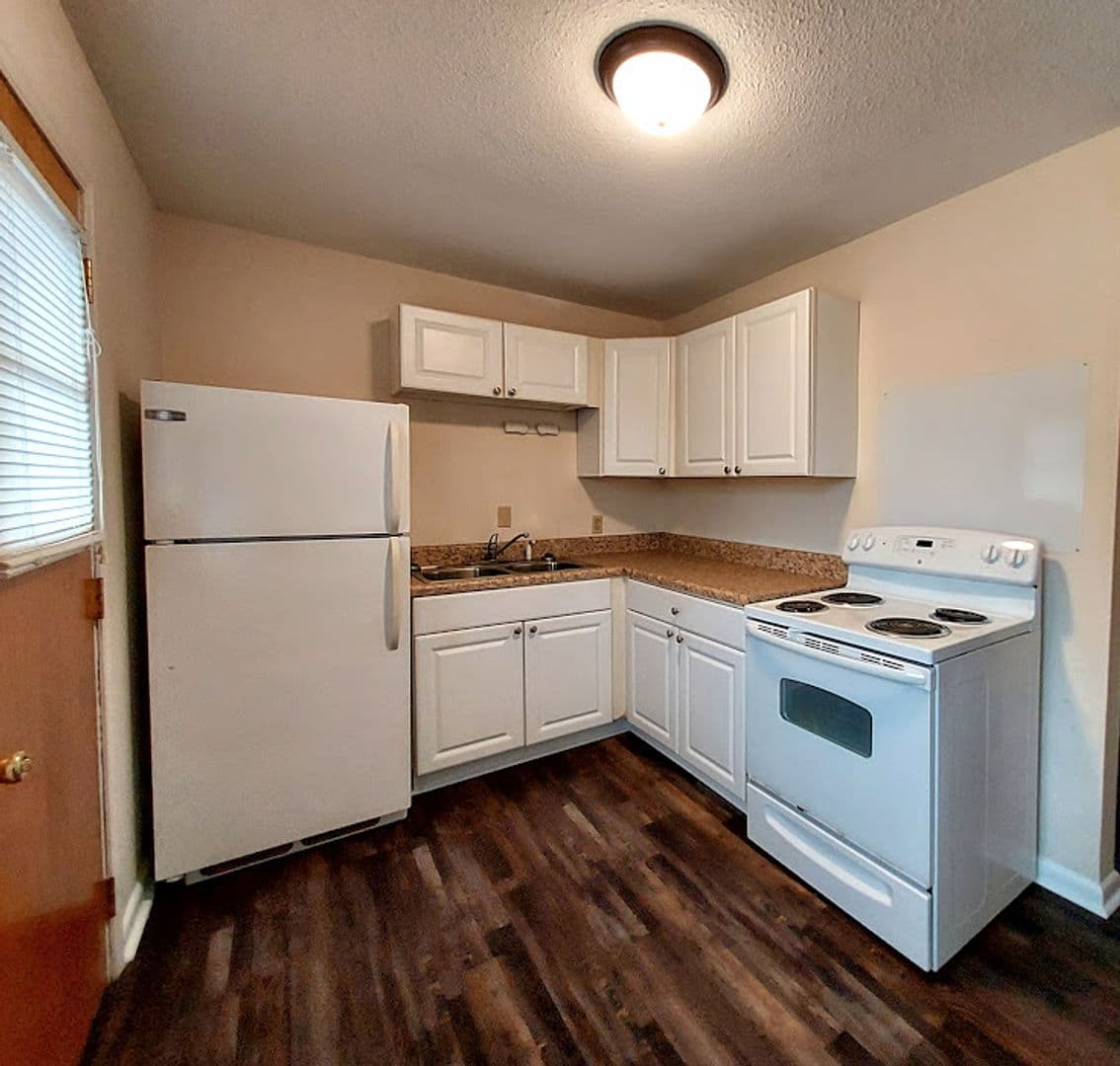 Easley Apartment: S D St