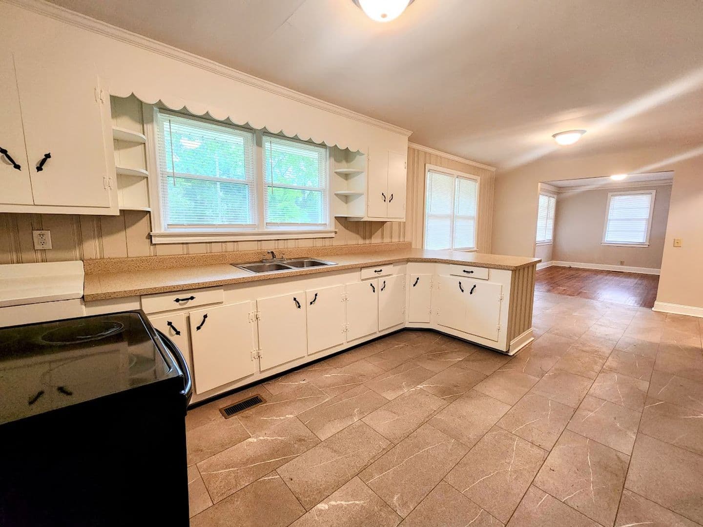 West Pelzer House: 14 Stephanie Drive