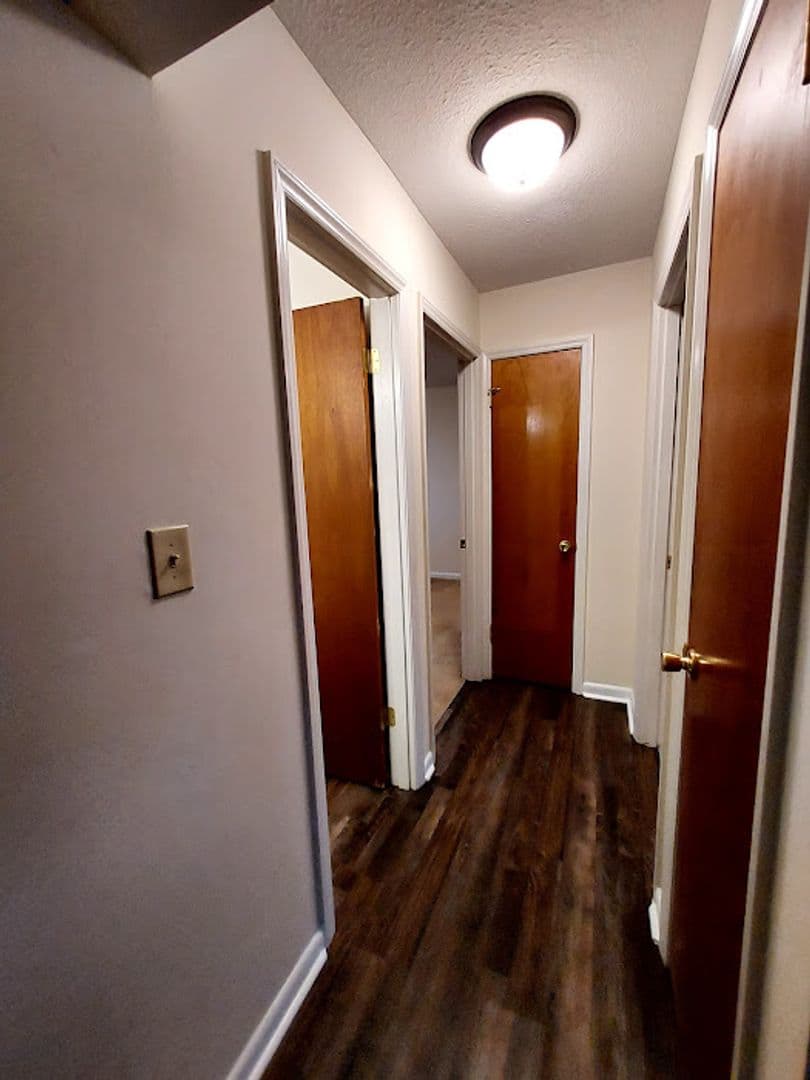 Easley Apartment: S D St