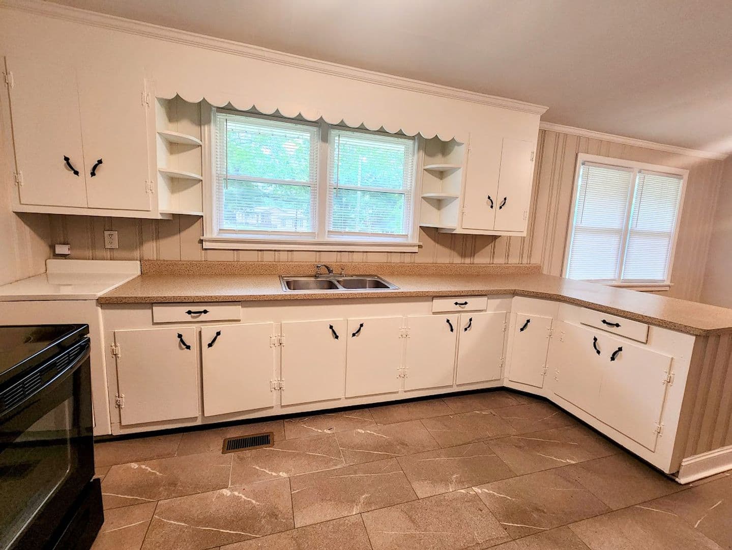 West Pelzer House: 14 Stephanie Drive
