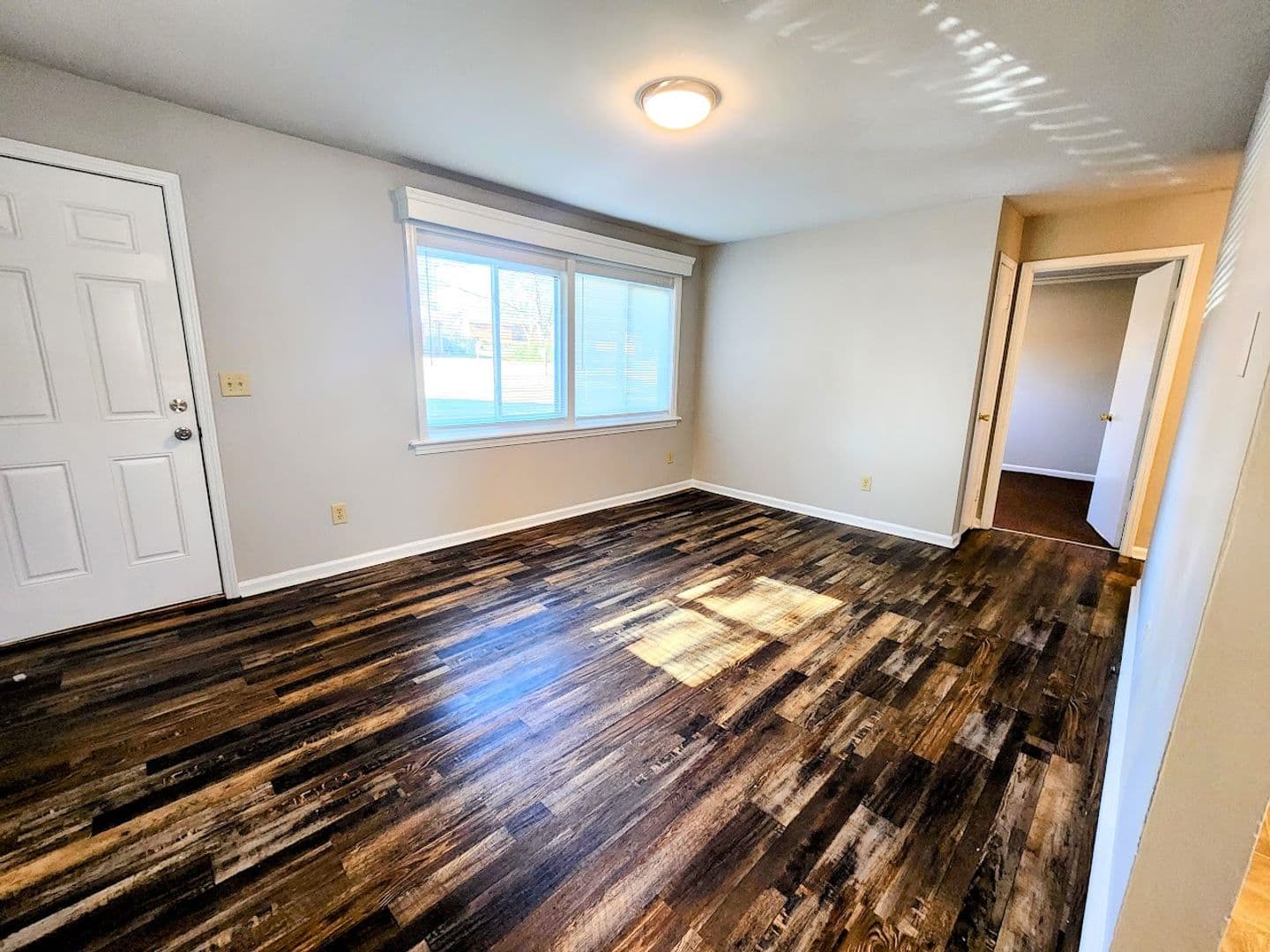 Pelzer Apartment: 6 Hoyt Street