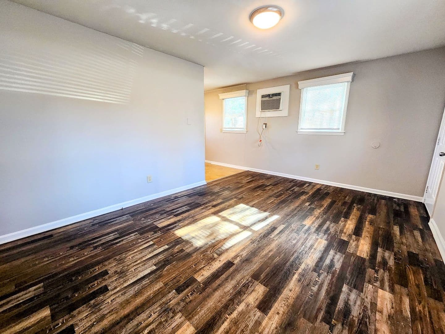 Pelzer Apartment: 6 Hoyt Street
