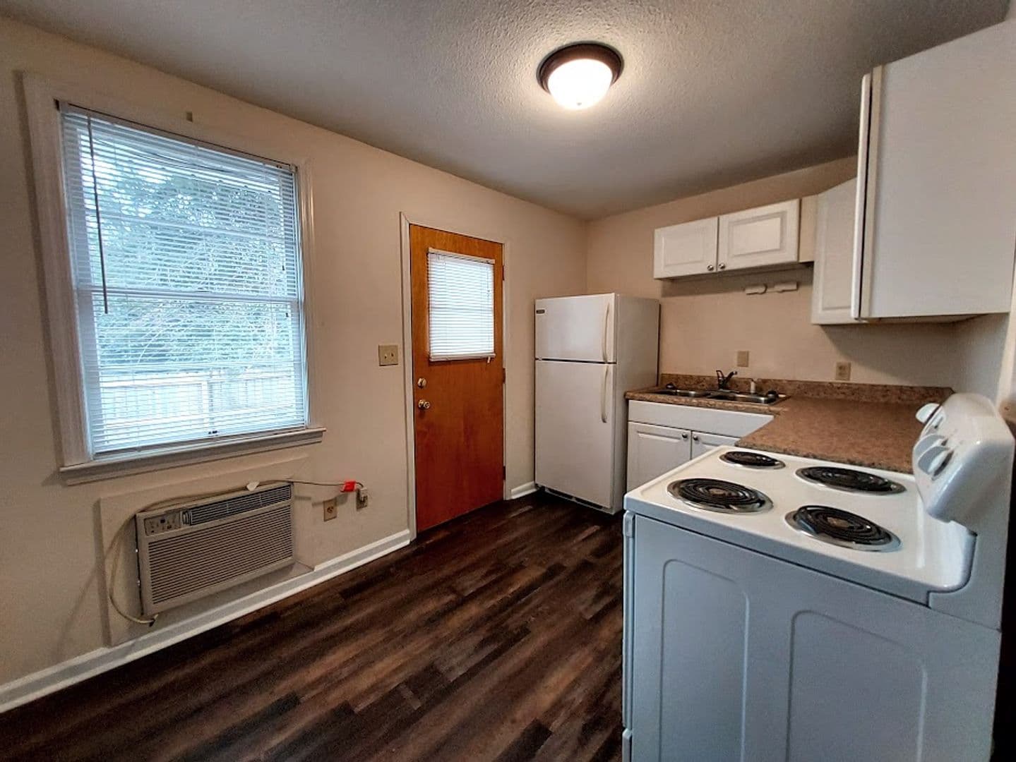Easley Apartment: S D St