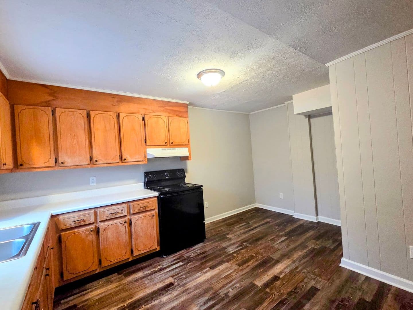 Easley Apartment: 409 Barton Street