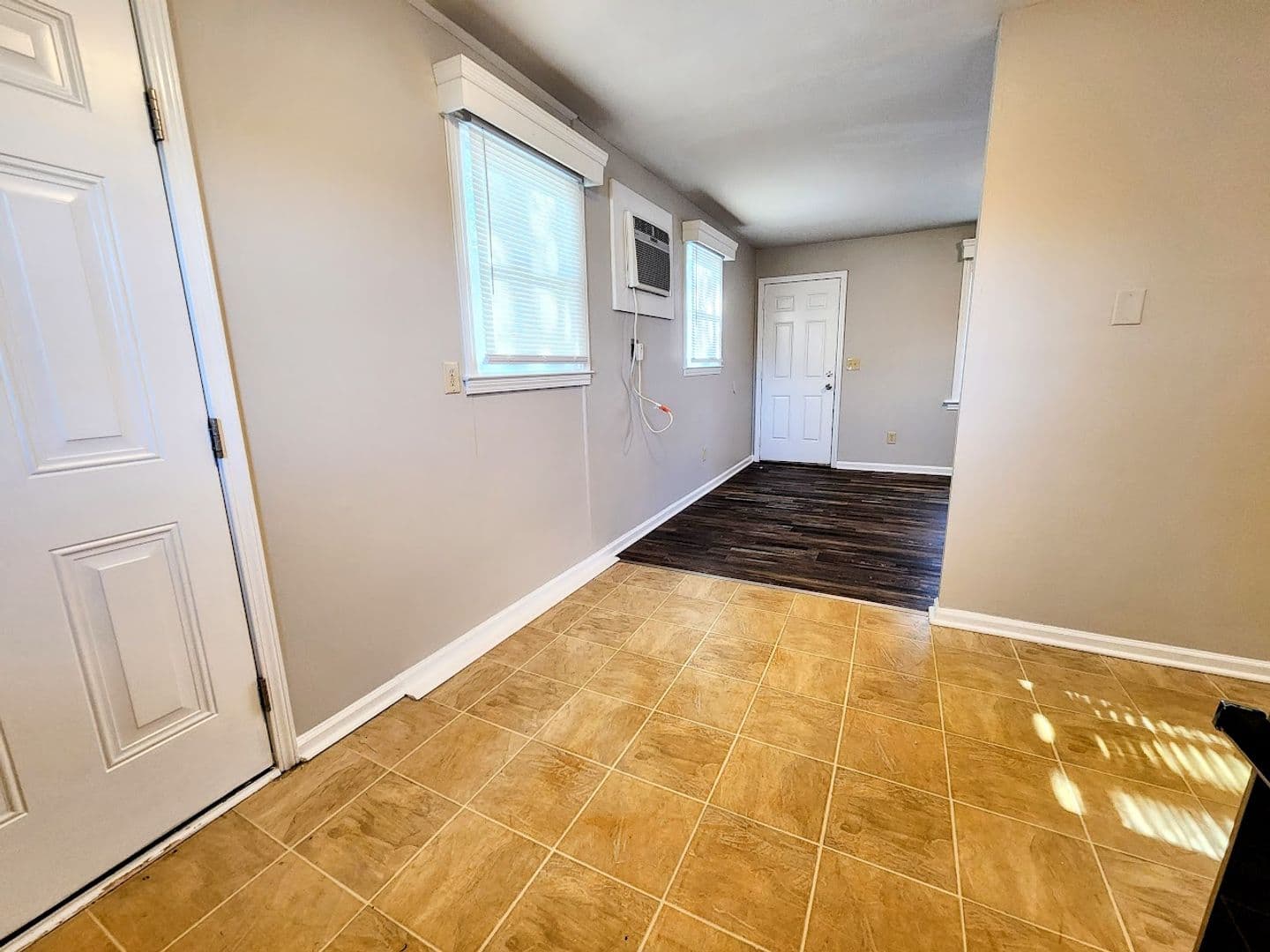 Pelzer Apartment: 6 Hoyt Street