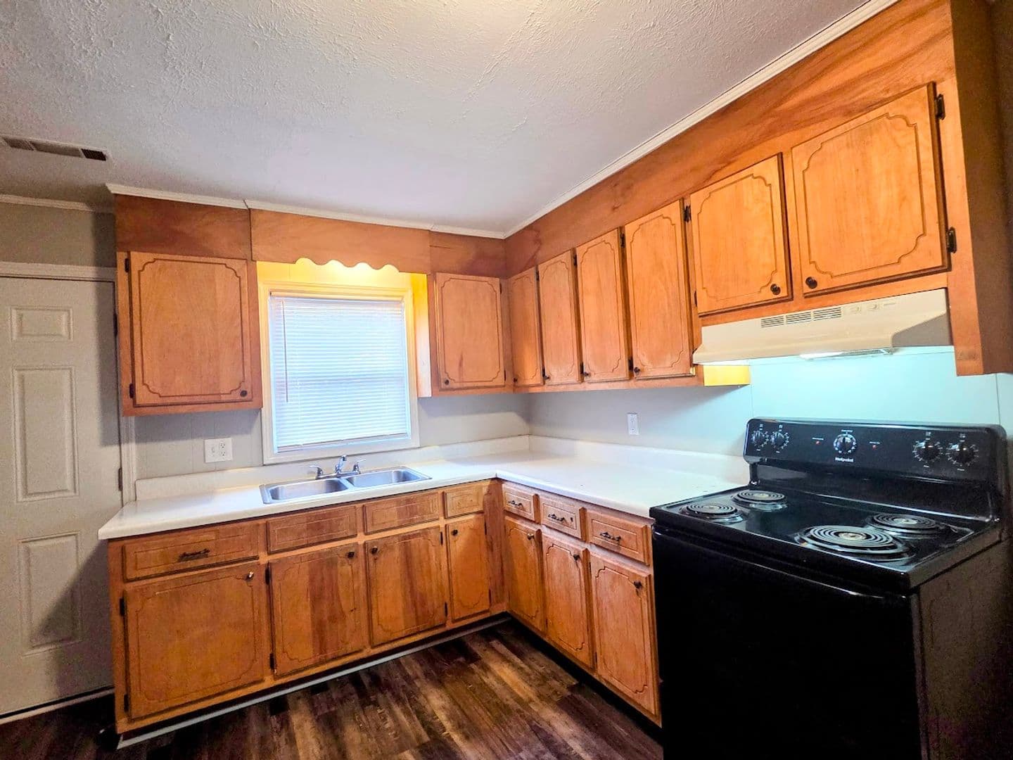 Easley Apartment: 409 Barton Street