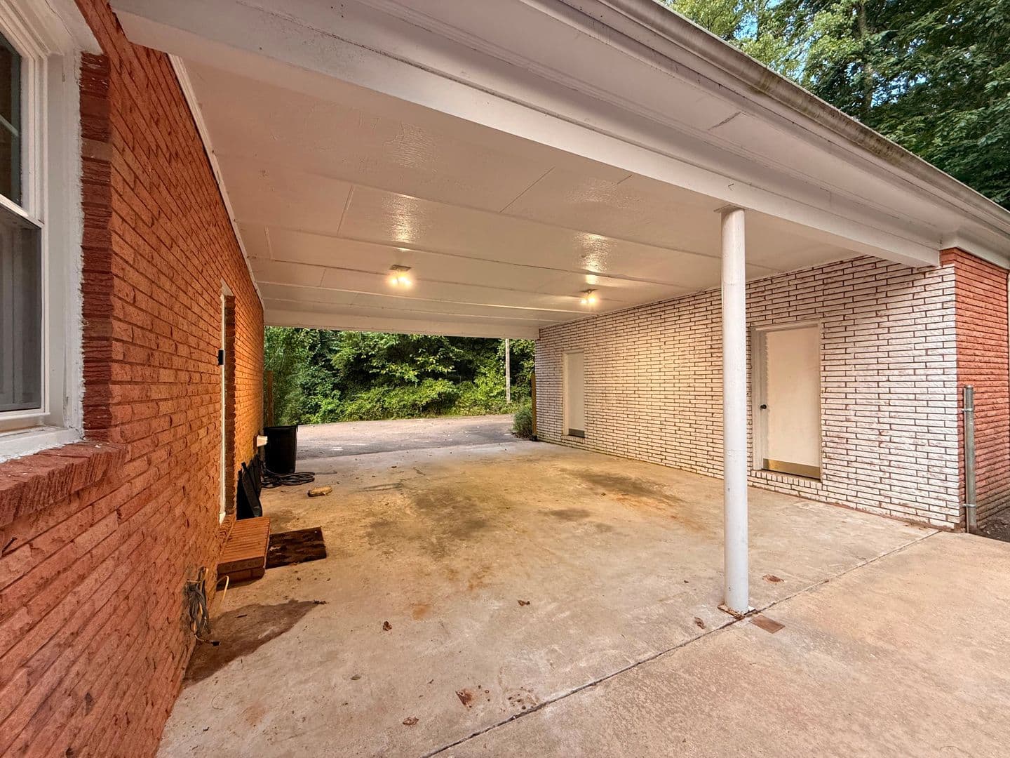 Columbus House: 154 Spivey Rd