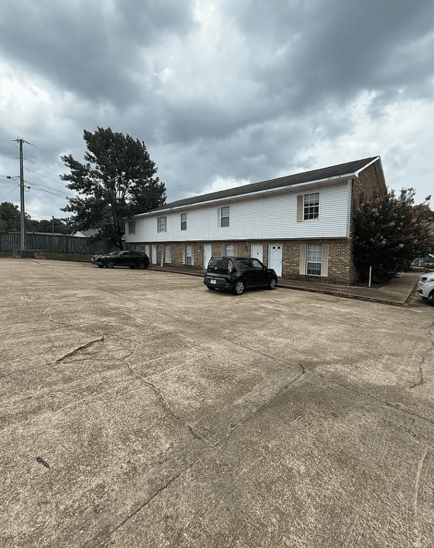 Starkville Apartment: 904 N Montgomery St