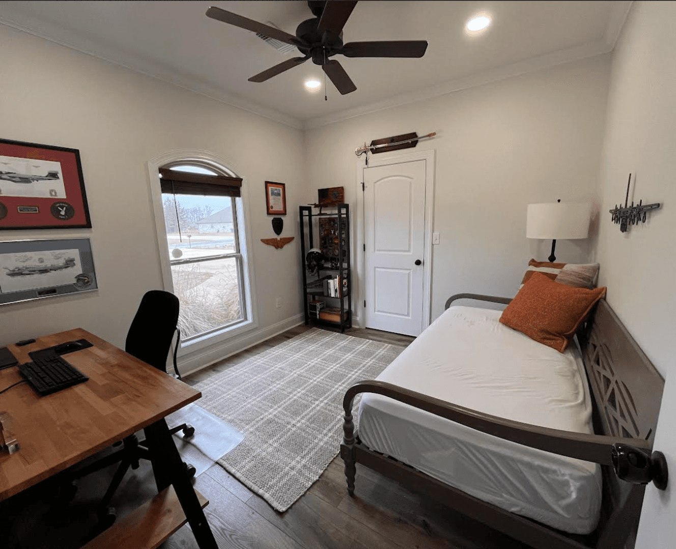 Caledonia House: 294 Frye Circle