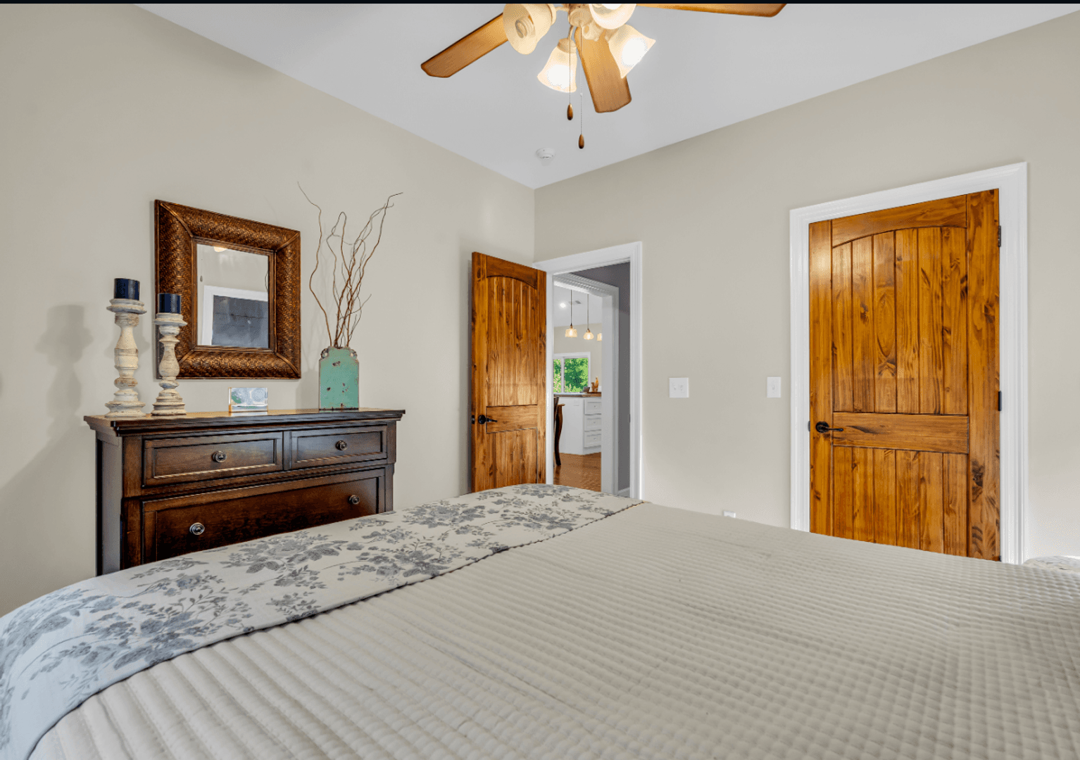 Columbus House: 790 Moores Creek Rd