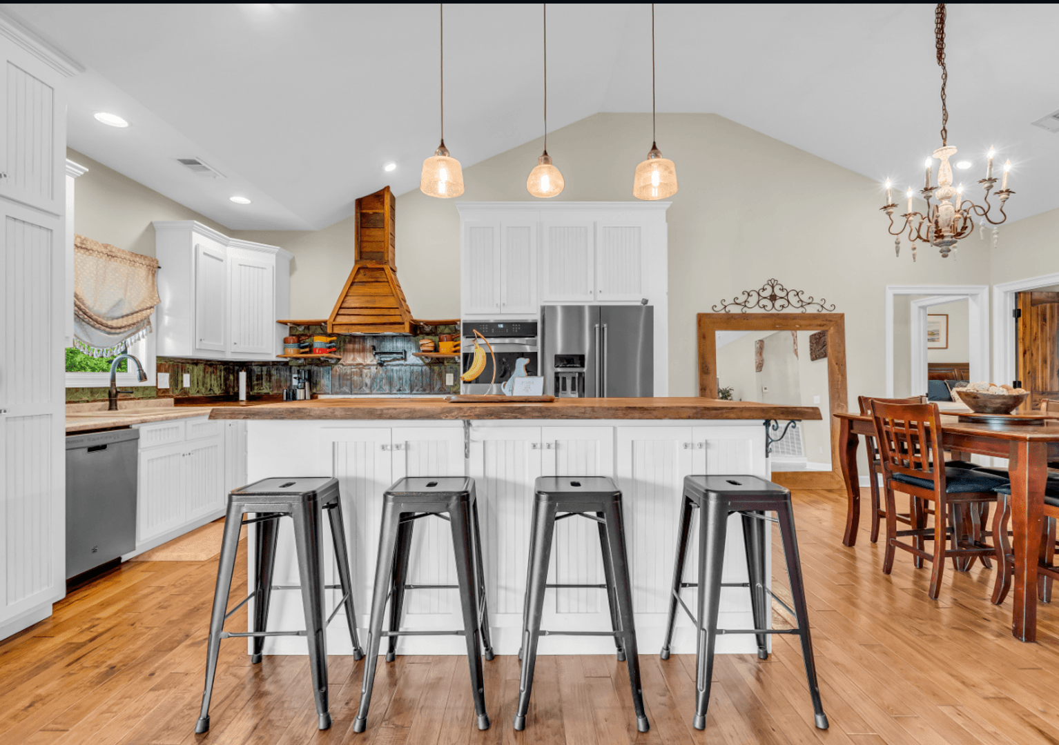 Columbus House: 790 Moores Creek Rd