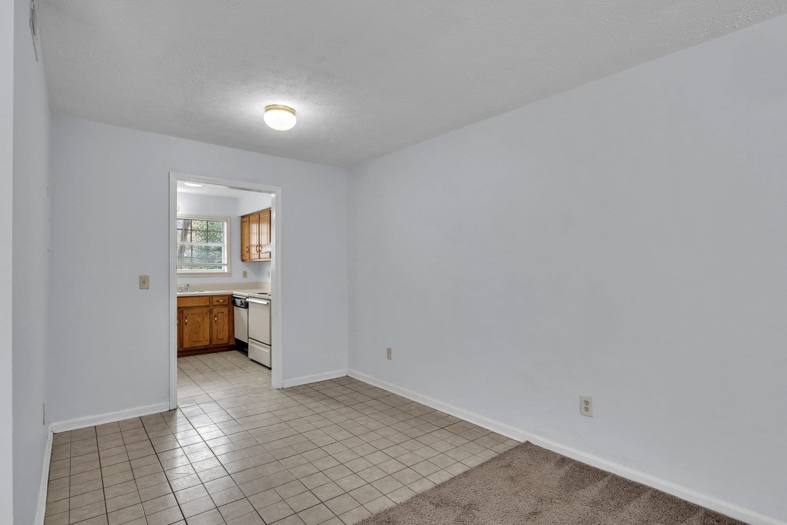Starkville Apartment: 103 Locksley Way