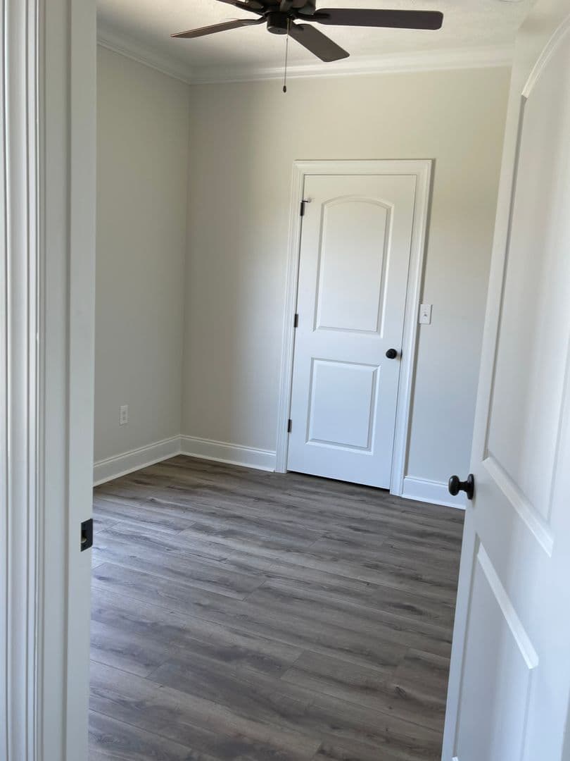 Caledonia House: 294 Frye Circle