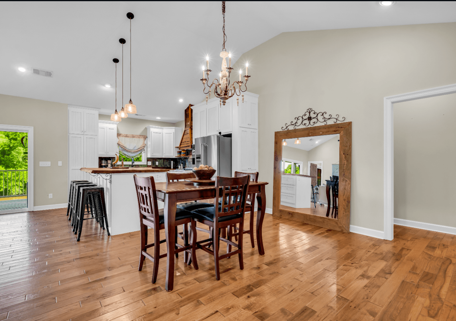 Columbus House: 790 Moores Creek Rd