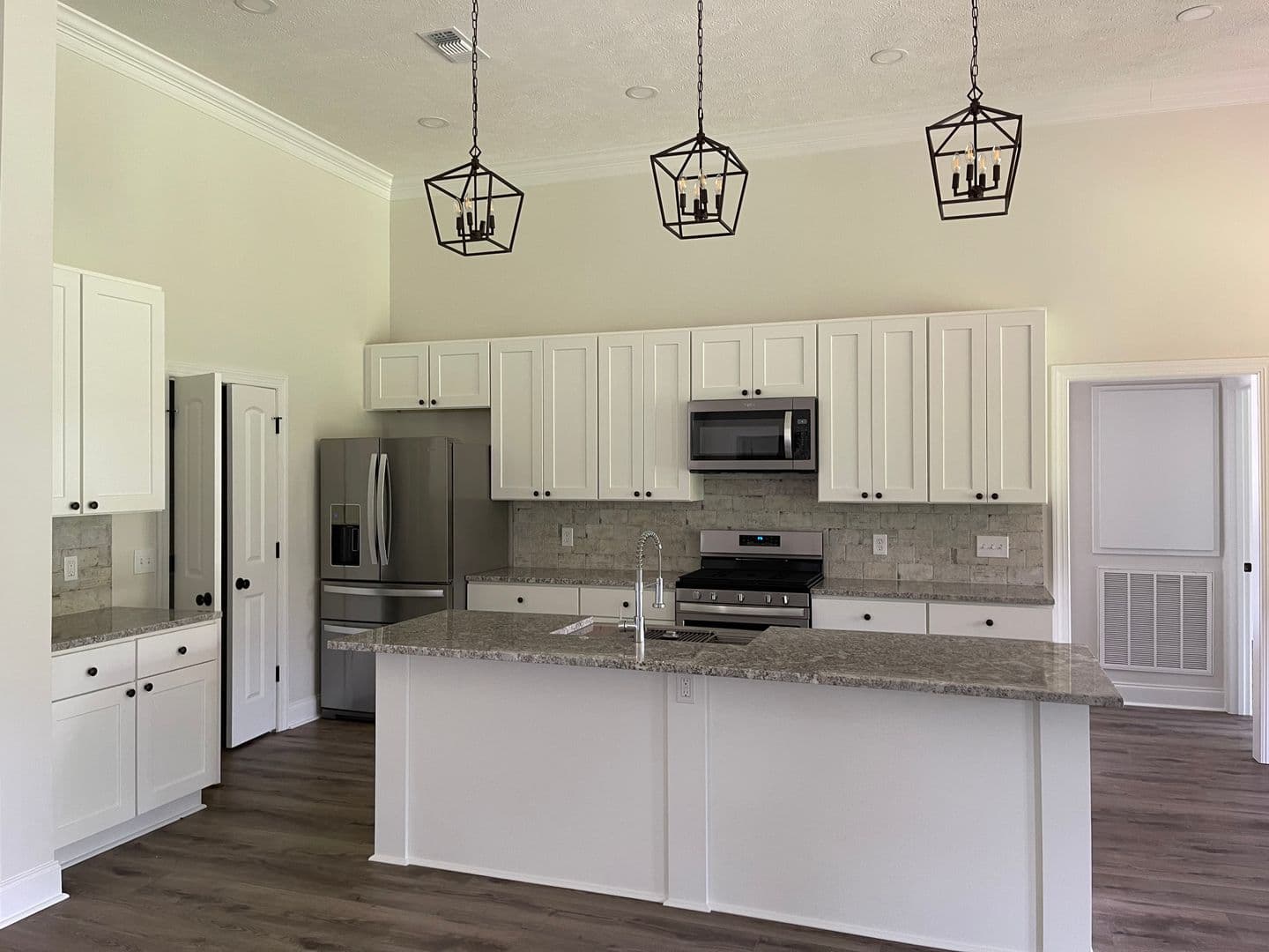 Caledonia House: 294 Frye Circle