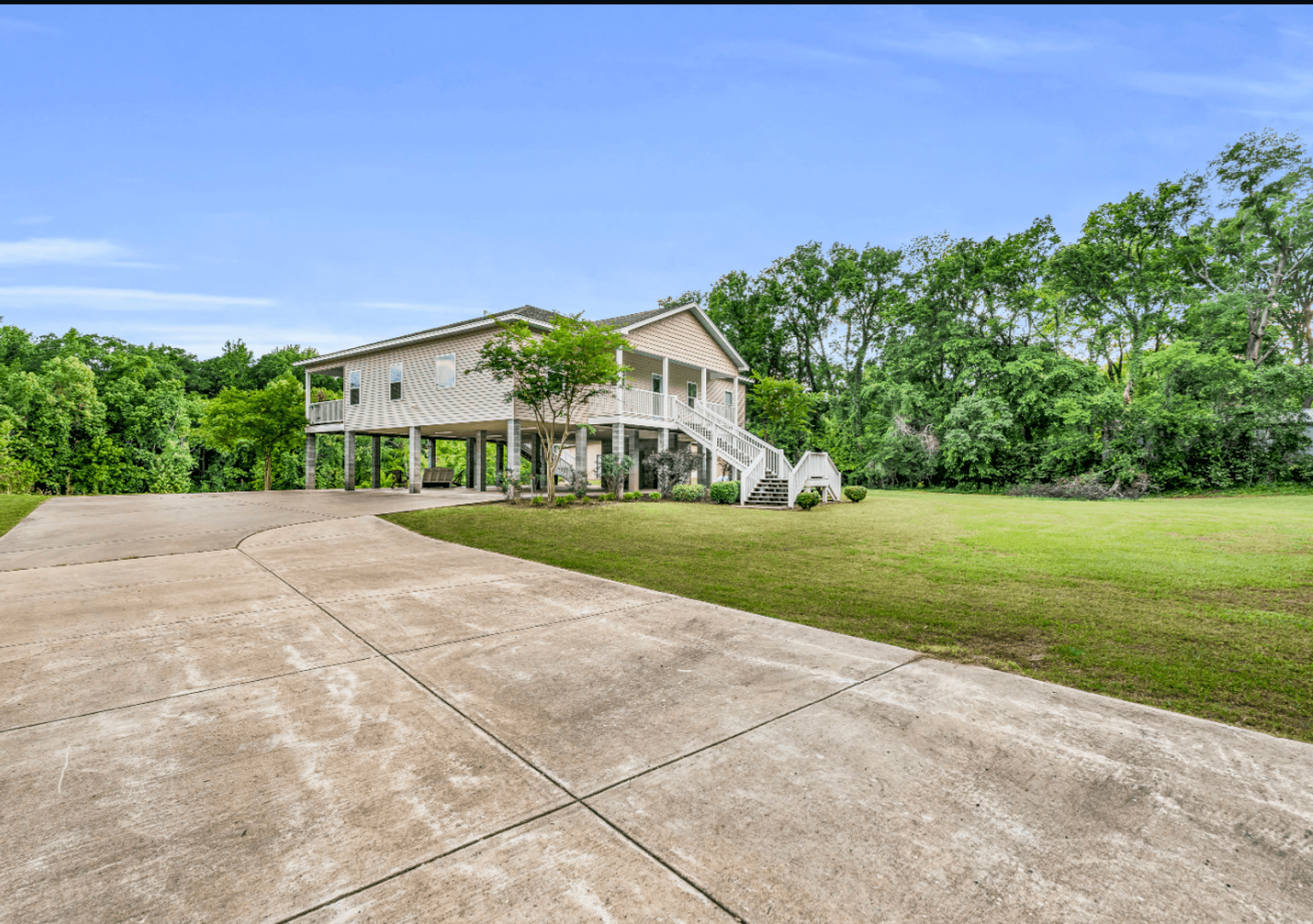 Columbus House: 790 Moores Creek Rd