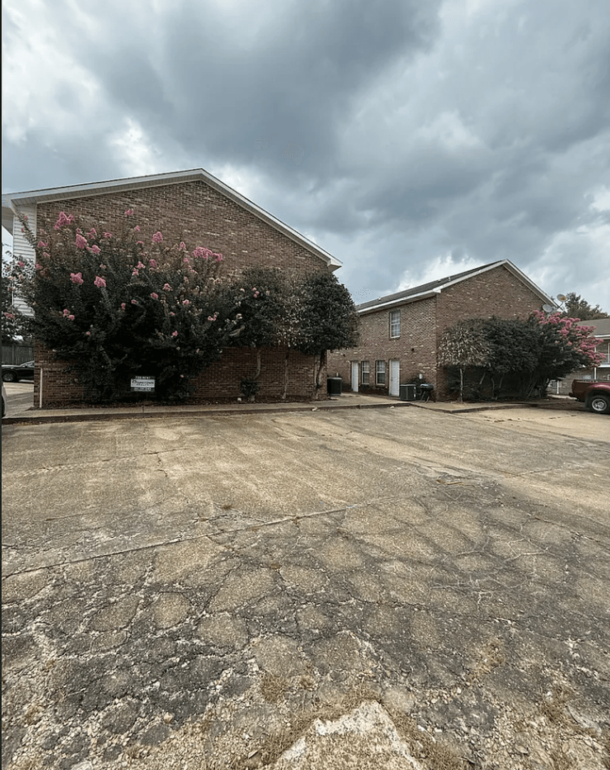Starkville Apartment: 904 N Montgomery St