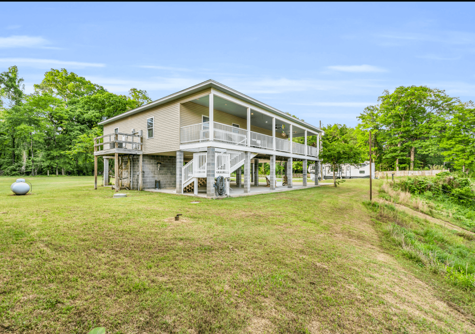 Columbus House: 790 Moores Creek Rd